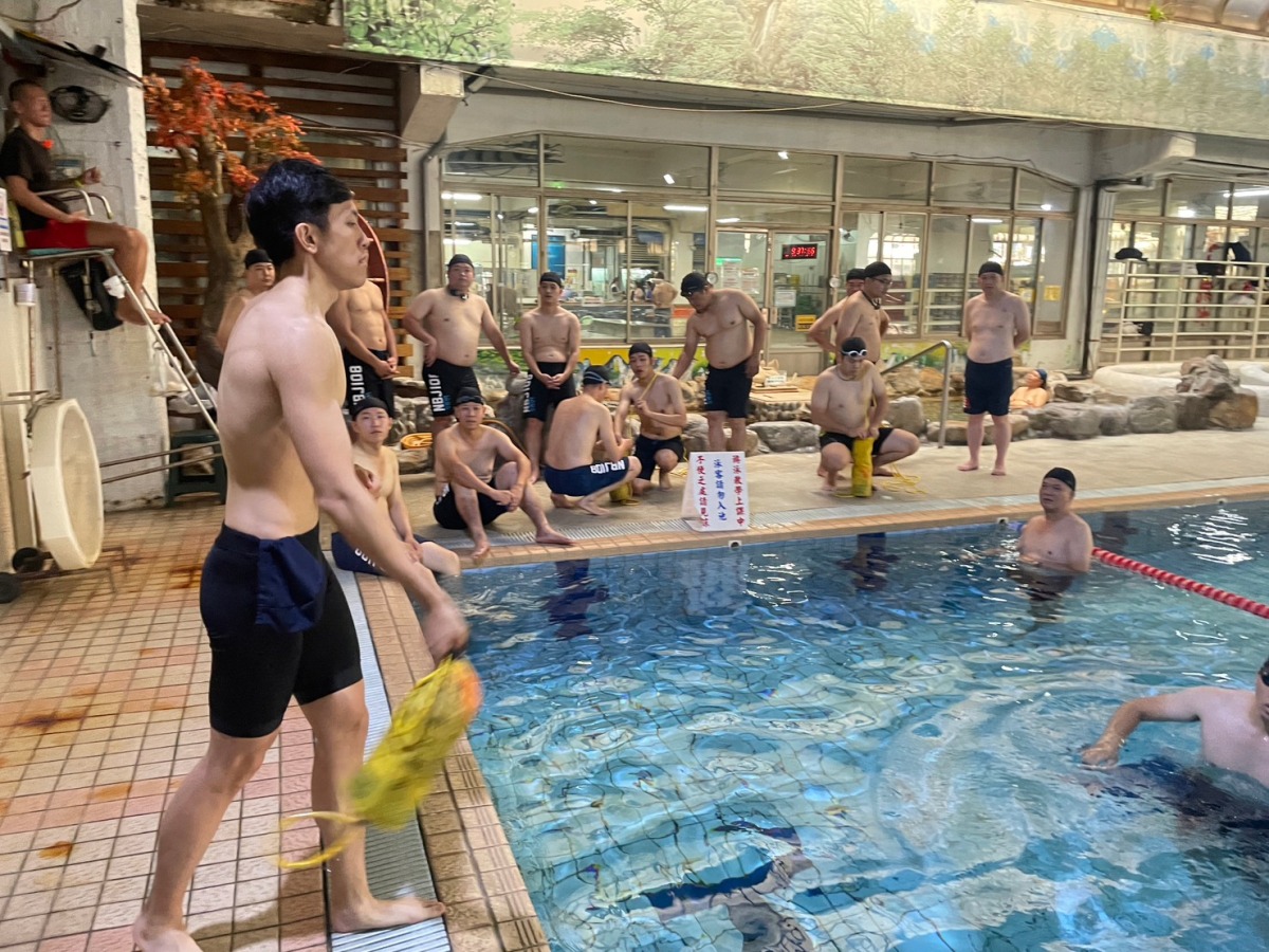 龍岡消防強化水域救援訓練 夏天戲水牢記這些事 拋繩袋岸上救援