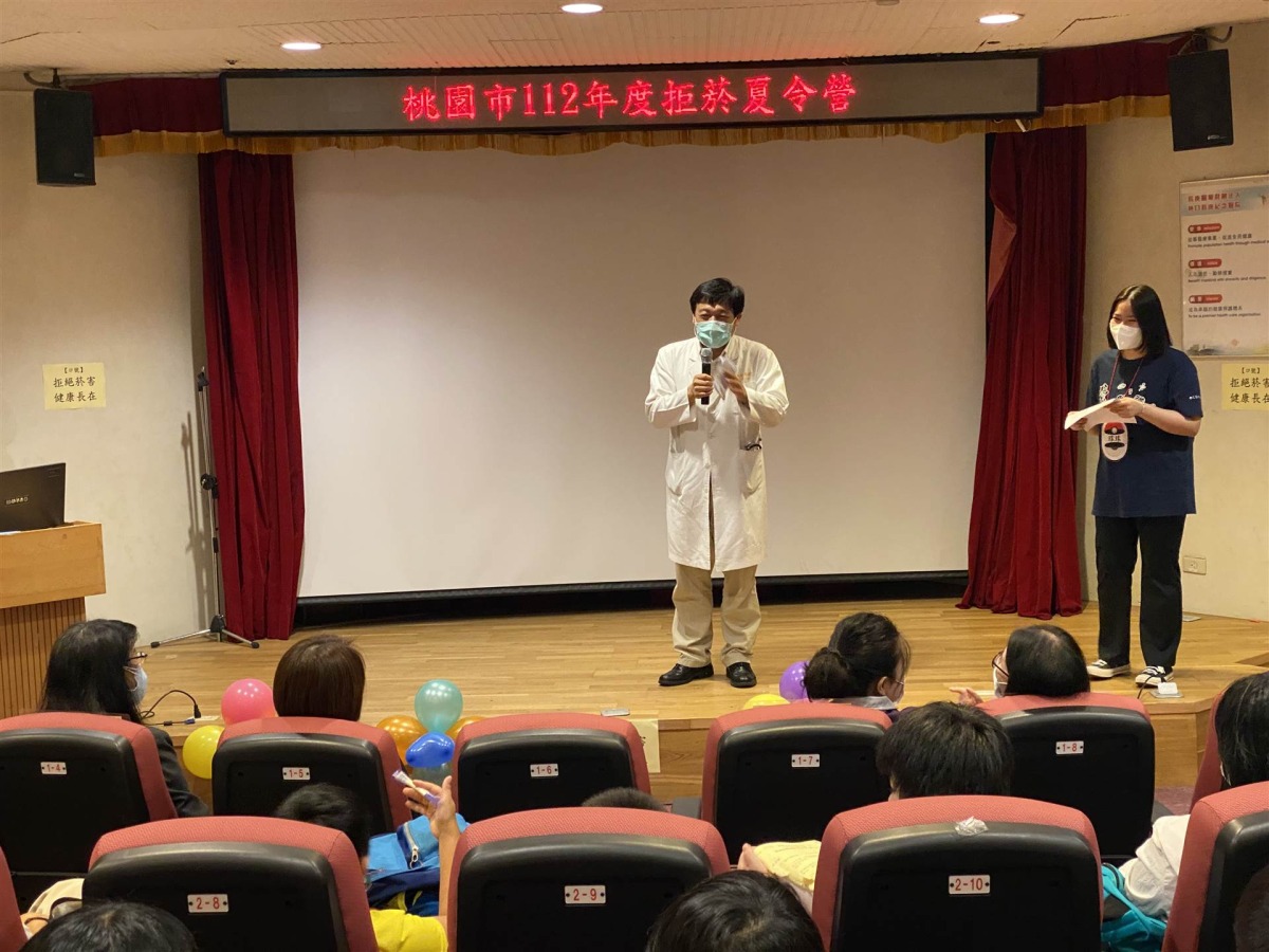 林口長庚拒菸夏令營熱情登場 守護學童健康 照片2邱政洵副院長期望孩童成為拒菸推廣小尖兵並一同守護親友健康 0