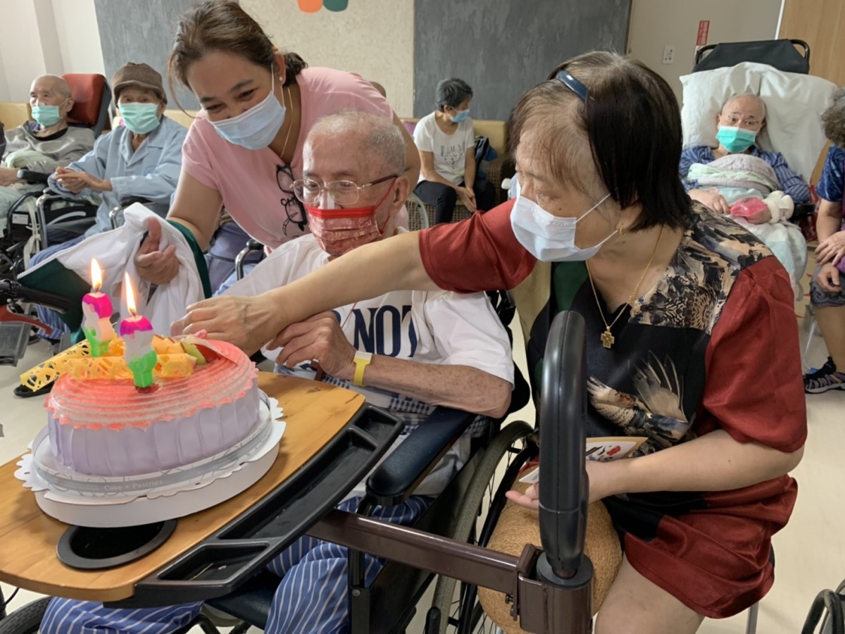 北榮桃分院護理之家歡慶父親節 為長輩灌注滿滿的愛 長青園1