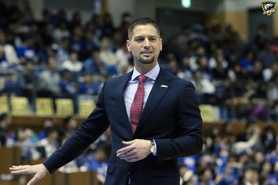 曾指導NBA球星湯普森 台啤雲豹總教頭歐森盼打造台籃傳統強權 雲豹總教練1