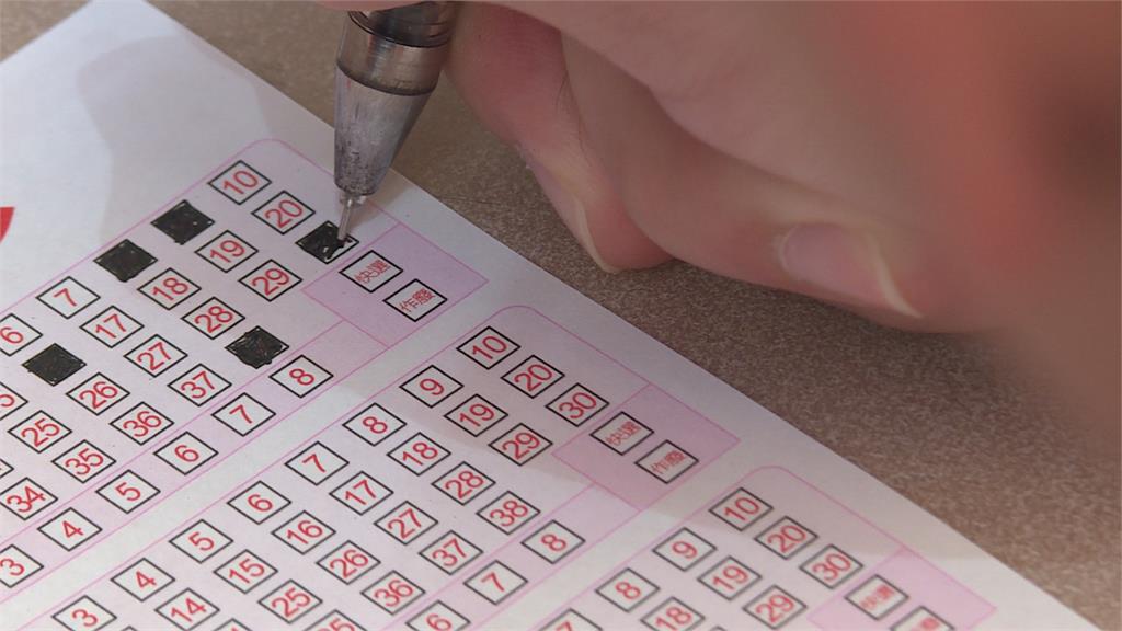 威力彩連27槓! 下期上看9億 彩券行送平板激買氣