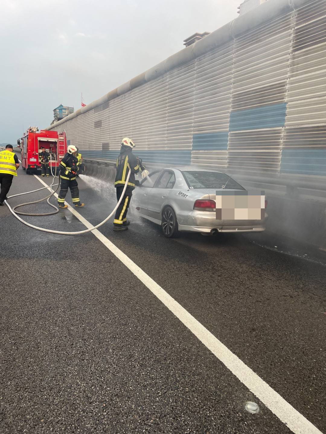 國2八德大湳段火燒車 自小客車成廢鐵 1092258