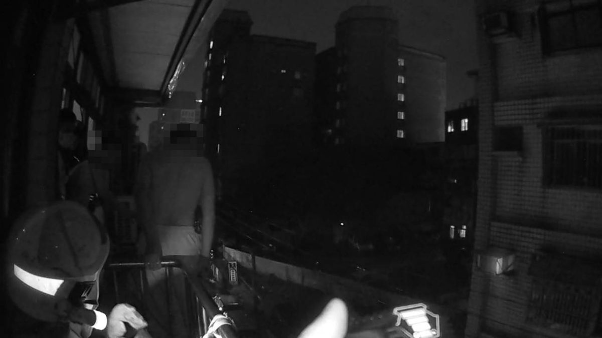【有片】男子危站窗台險象環生 警消電擊槍壓制順利救人