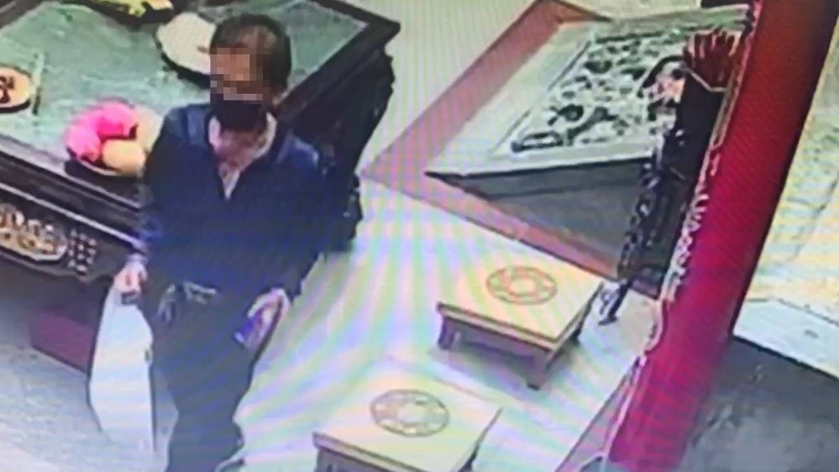 神明的也敢偷!男子拜拜順手摸走金牌 警跨縣市逮竊嫌