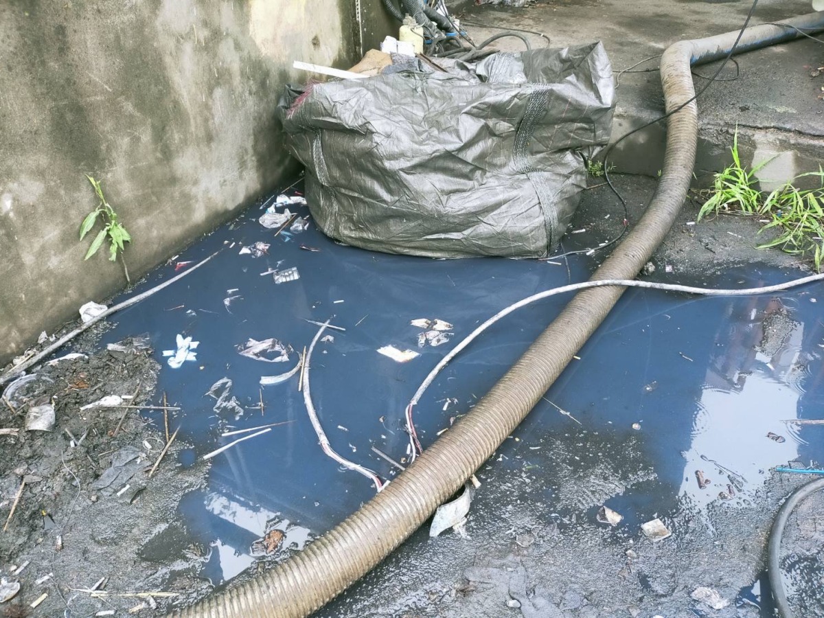 潤泰楊梅廠管線破裂廢水溢出 竹縣驚見「藍色多瑙河」
