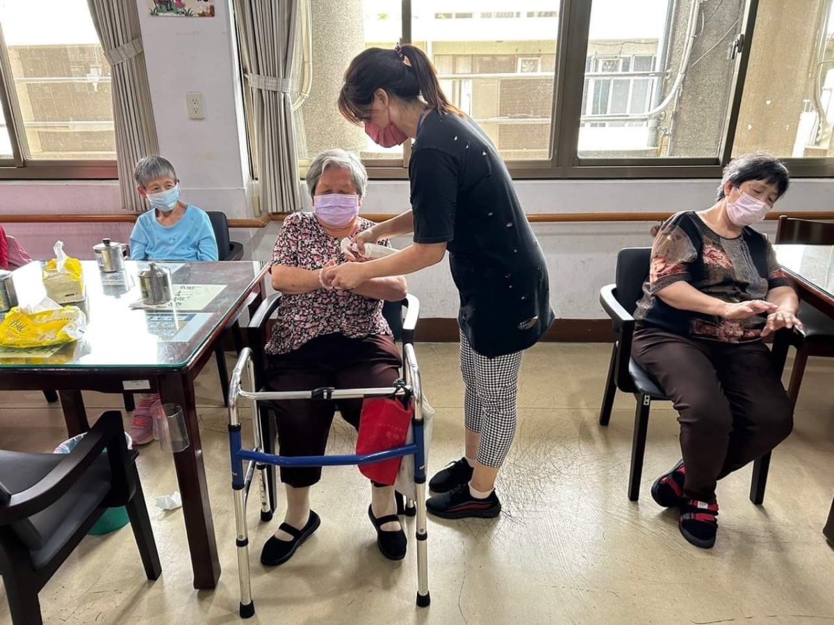 勞動部桃竹苗分署助婦女二度就業 滿足高齡社會照服員需求