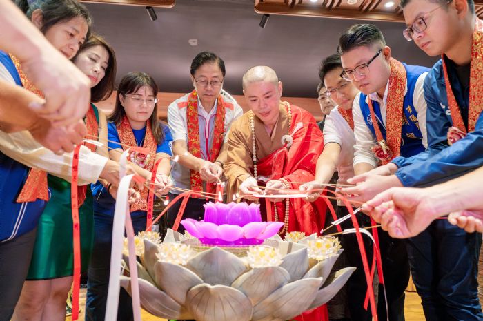 出席「無國界祈安超薦報恩法會」張善政:盼社會更祥和