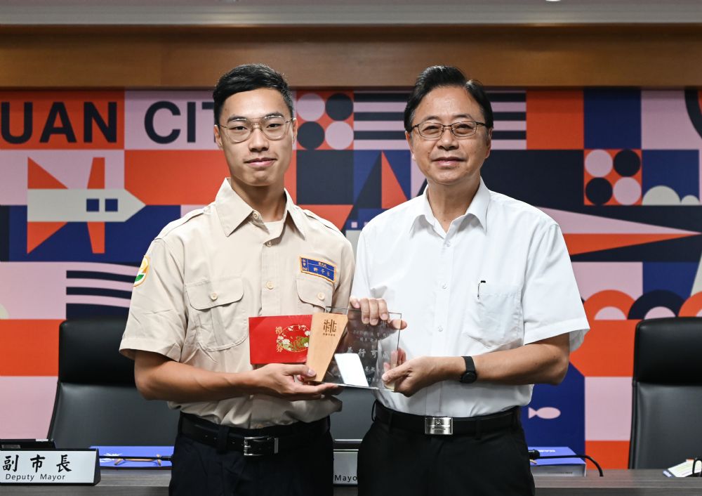 長輩吃粽子噎到 替代役男發揮醫療專業救回 20239131422 44 1