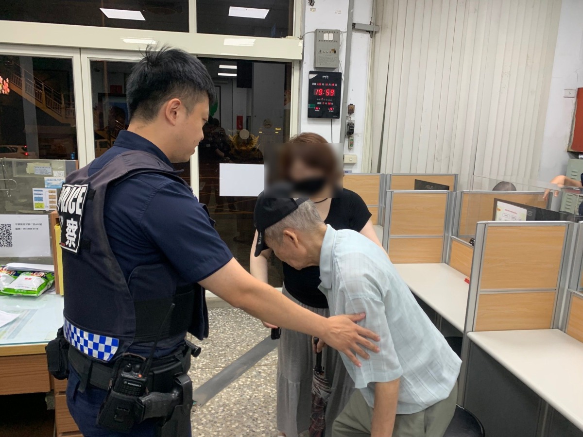 8旬失智翁迷途3公里 平警伸援化解驚魂 231759 0