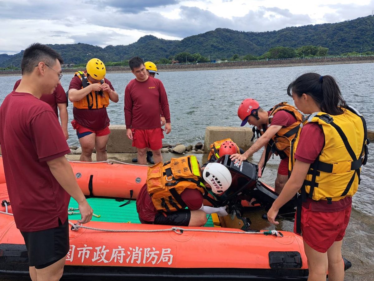 桃消加強水域救援技巧 退休學長傳承寶貴經驗