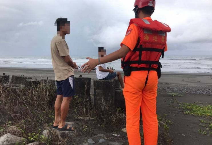 海葵颱風直撲北台灣 海巡署:觀浪民眾勸導不離最高可罰25萬 E54A193D F6C8 4935 8BC6 9FB56D73D018