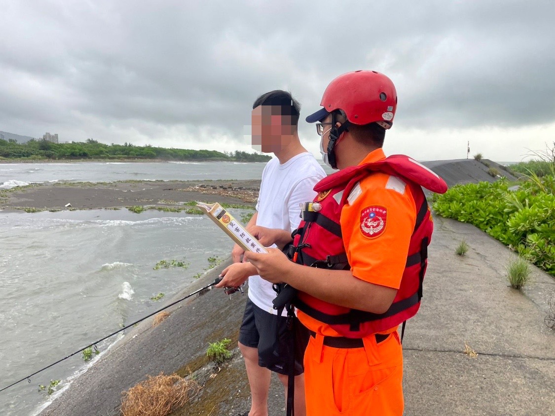 海葵颱風發陸警 海巡北部分署海邊勸離727人 S 13189171 0 0