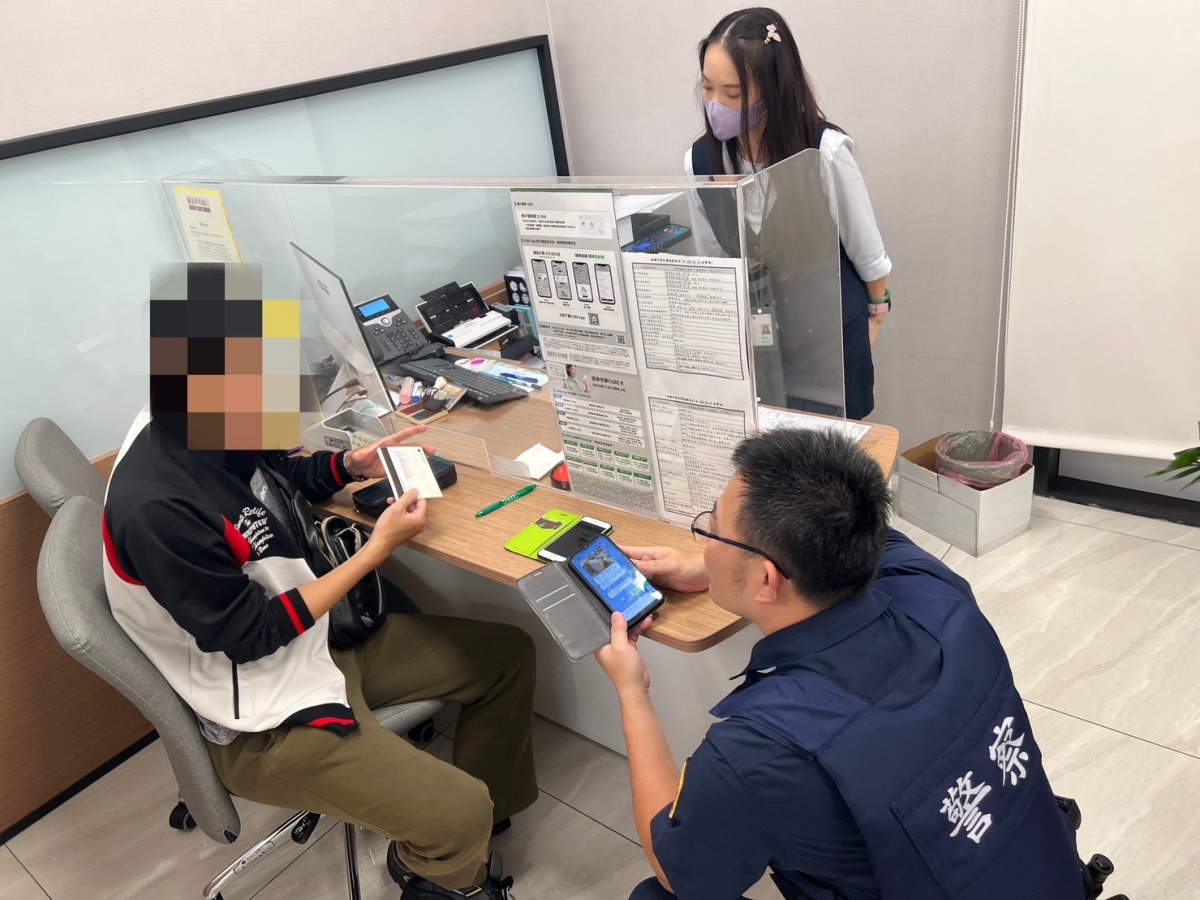 男子遇愛情詐騙險成人頭戶 八德警及時勸說攔阻 S 19275784