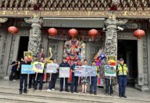 大園警前進甘泉寺中元普渡活動 宣導交通安全觀念