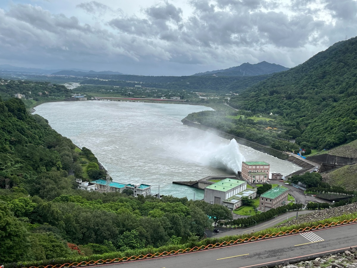 海葵颱風發威 石門水庫進行調節性放水 S 6815763 0