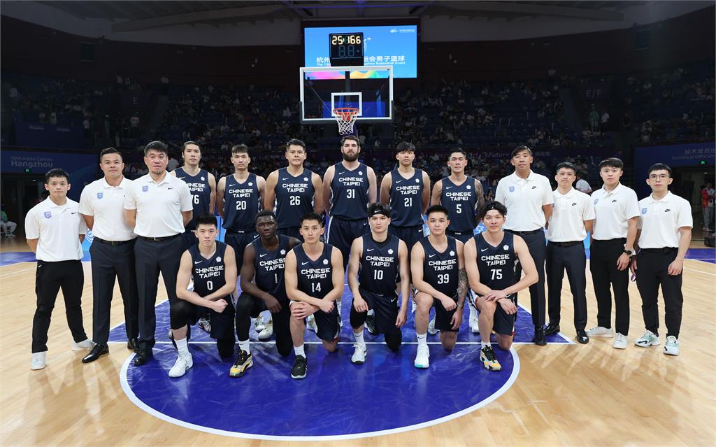 台灣男籃旗開得勝!81比62大勝香港