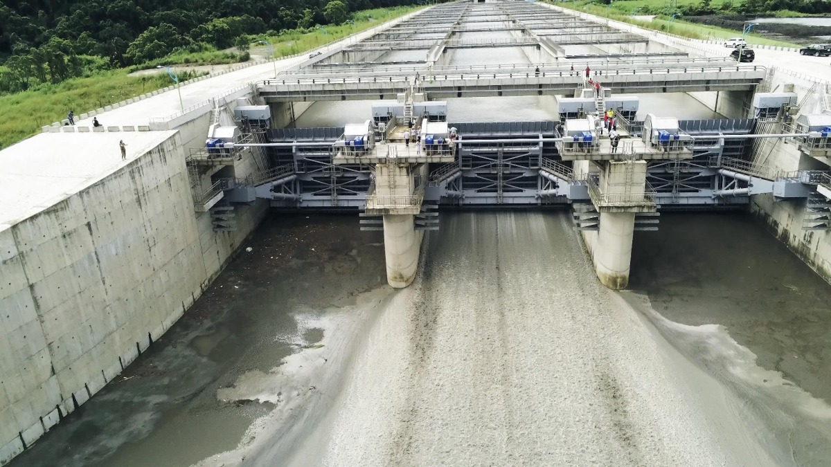 阿姆坪防淤隧道進行沖淤作業 節省經費助水庫延壽 排淤1