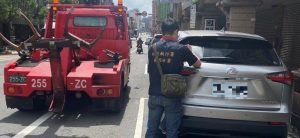 百萬名車停路邊「這原因」遭拖吊 男急捧3萬現金救愛車