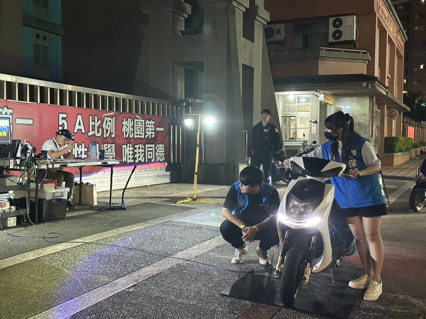 桃警持續取締改裝噪音車 驚見酒駕男車內熟睡 1618392