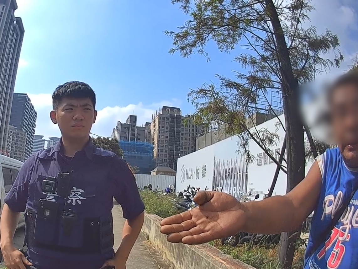 男子「為這事」操印度口音求助 壢警耐心溝通解圍 1 副本 1
