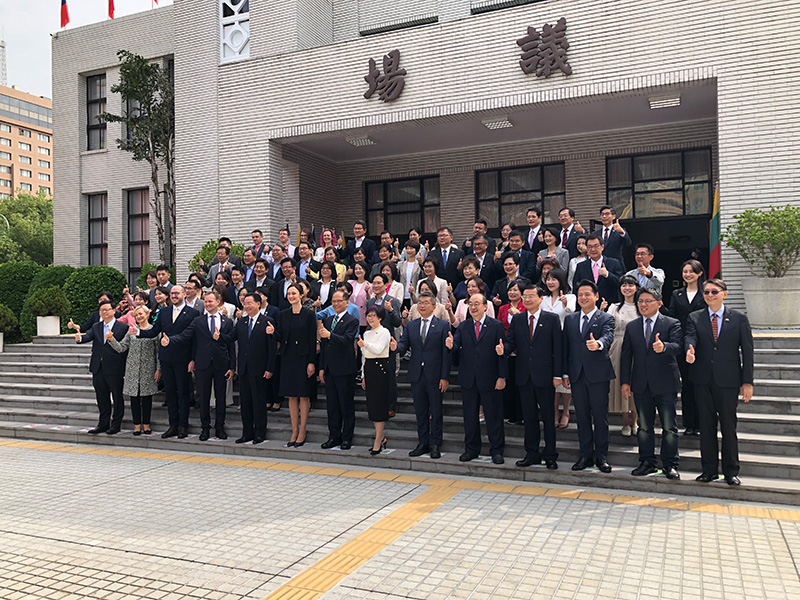 立陶宛議長希米利特:人民可以決定自己的命運