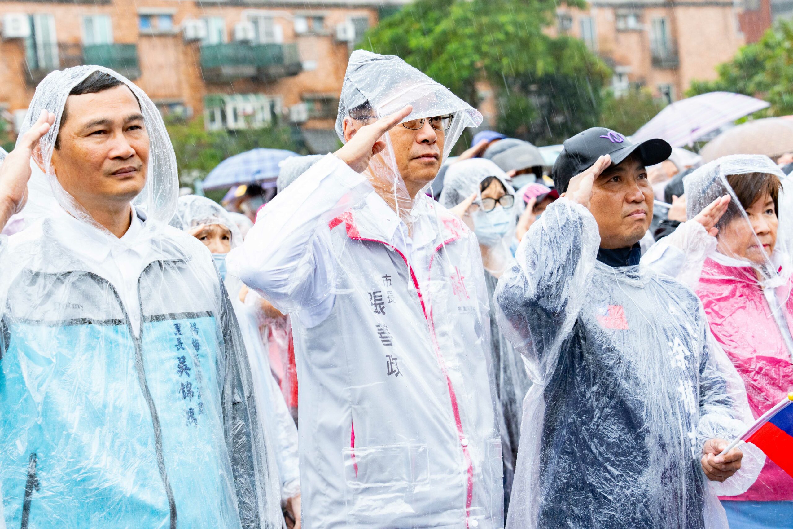 風雨無阻!慶祝榮民節 楊梅退伍軍人協會舉辦升旗典禮 20231028102639904 scaled