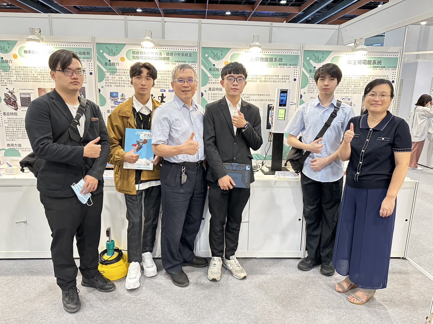 提升直升機動力設備安全 龍華科大師生台灣創新技術博覽會奪金 2023台灣創新技術博覽會 龍華科大1金1銀4銅實力佳 3