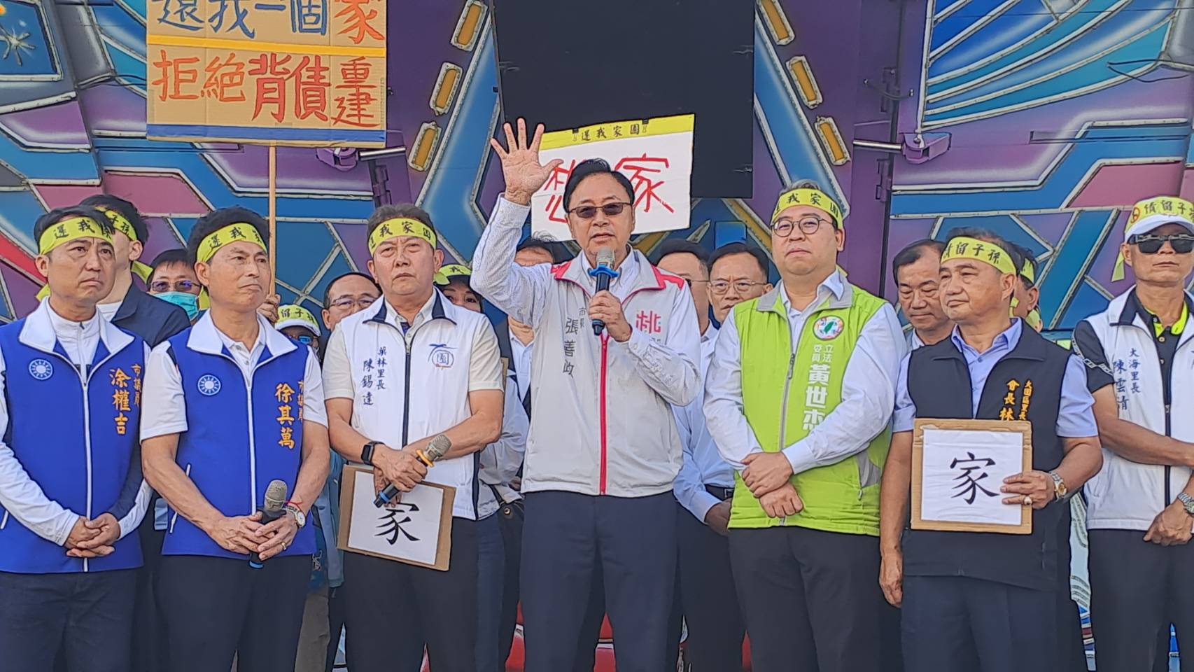 桃園航空城拆遷戶近千人市府前抗議 張善政親自到場回應訴求 30597 0
