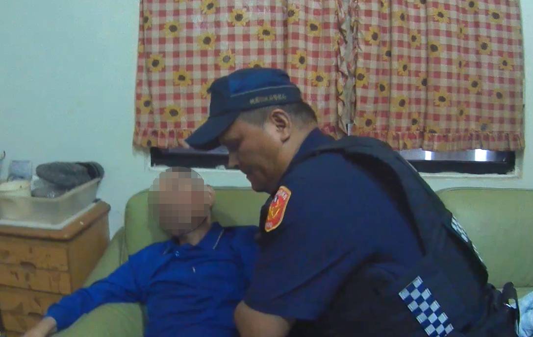 6旬翁血糖過低跌倒無法起身 鄰居聽求救聲急報警 316588 0