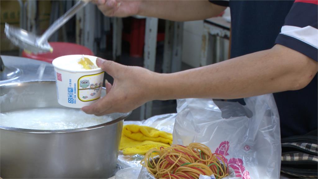 驚呆!自助餐夾7菜60元 網友不信:你叫老闆姊姊?