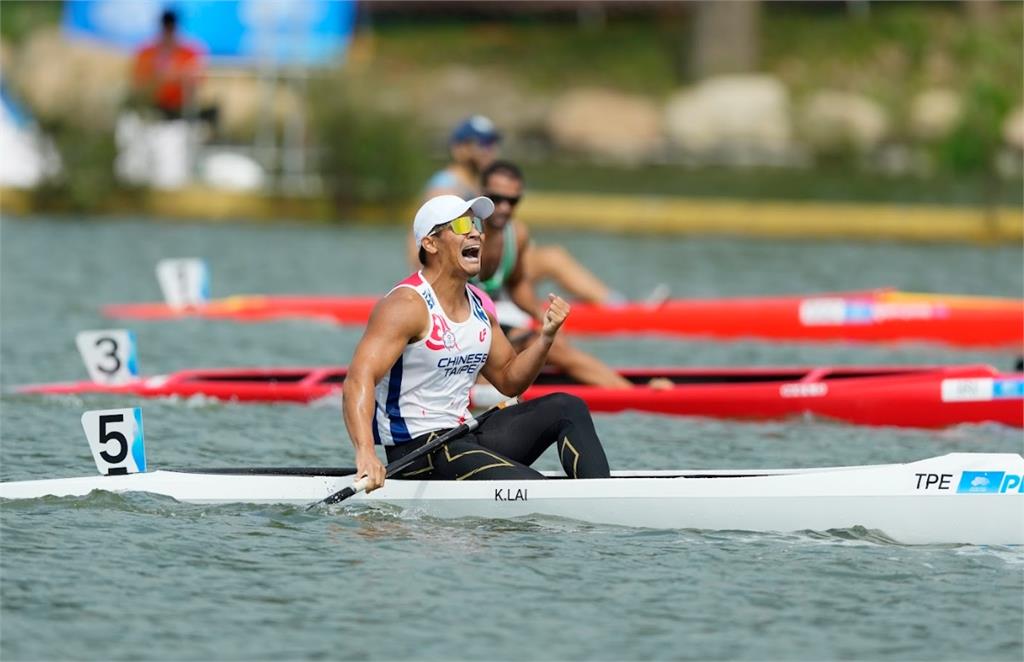 阿公阿嬤最棒禮物!賴冠傑輕艇大逆轉奪金