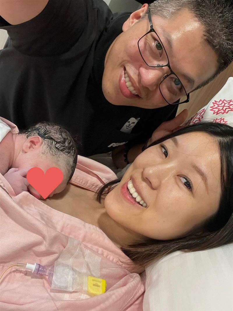 百靈果之小公主誕生!才剛出生就會這一動作