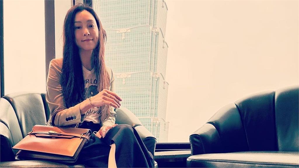 范瑋琪消失3個月與黑人同框!曬全家福「喊這1句」