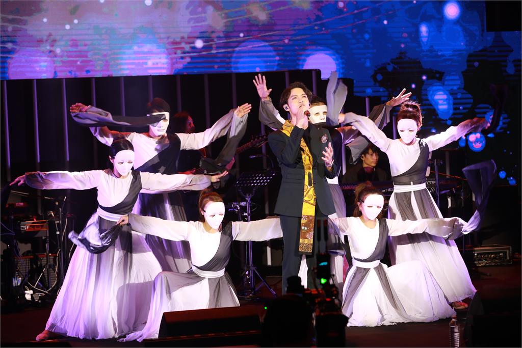 SAYA張惠春台北開唱 胞姊阿妹現身力挺