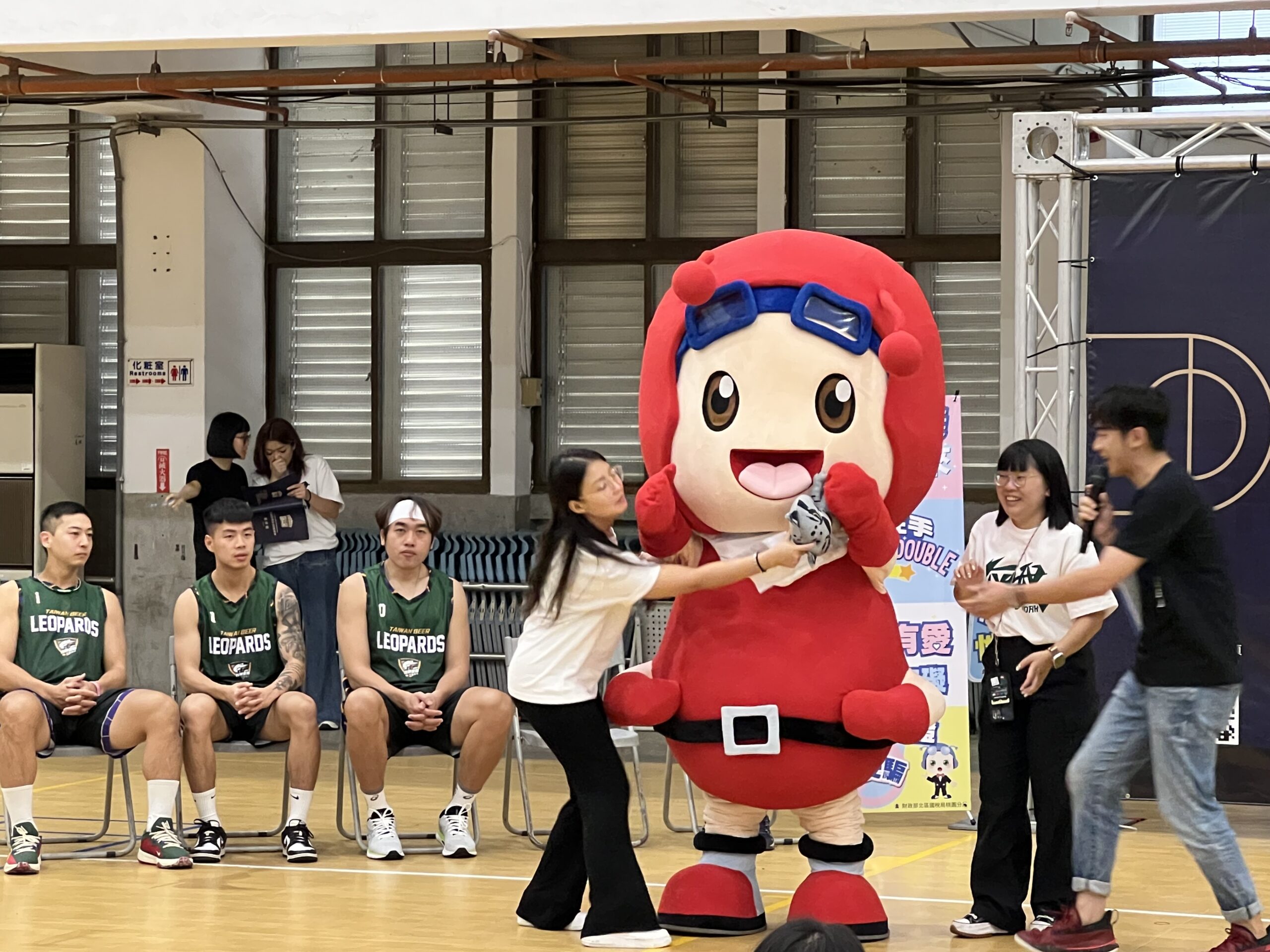 北區國稅局桃園分局「雲端發票盃三對三籃球賽」熱力開賽 8EE6D282 BF7F 42BD AF04 34E4B2A94FC2 scaled