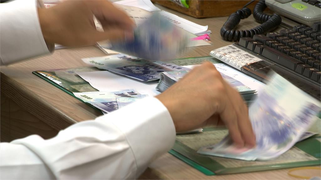 最會賺錢銀行員工揭曉! 上海銀超車兆豐Q2奪冠