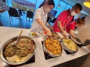 勞動部桃竹苗分署媒合投入缺工產業 單親三寶媽穩定就業