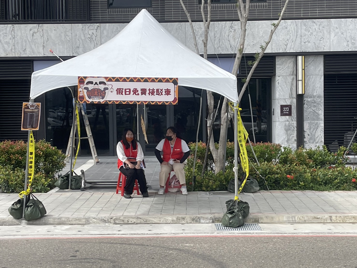 桃園萬聖城吸客湧30萬人 警加強交通維安疏解人車潮 S 16433158