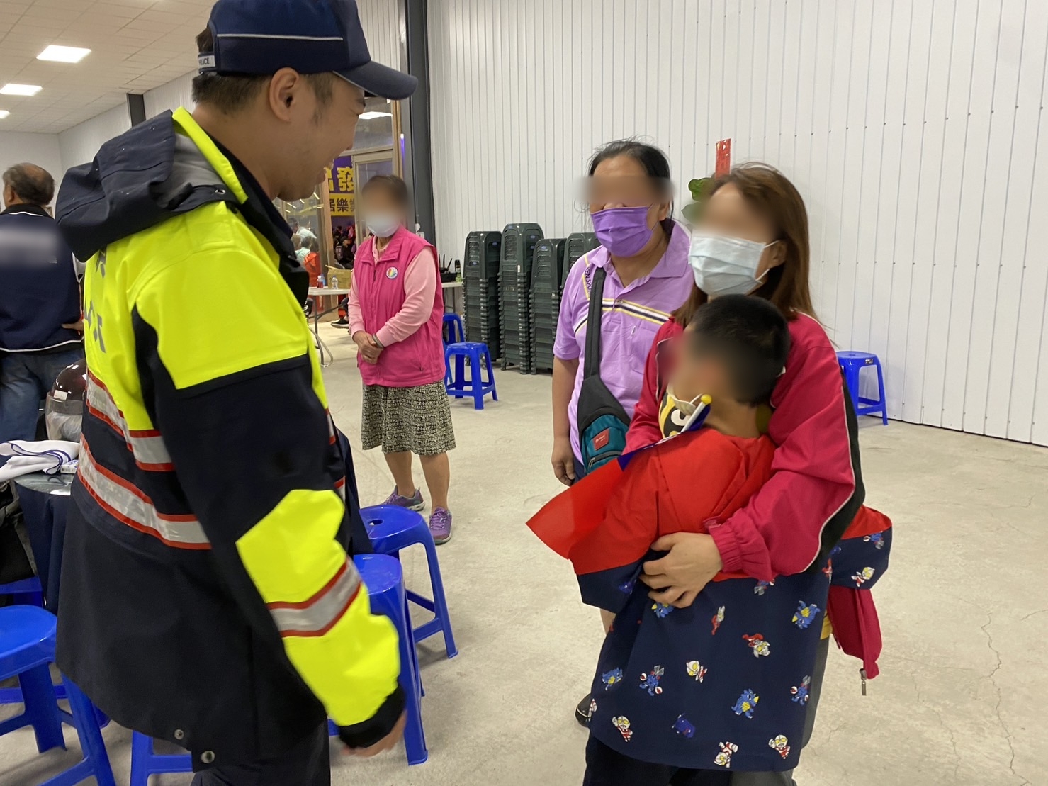 參加造勢晚會與母走散 男童急向壢警求助 S 39837749 副本 0