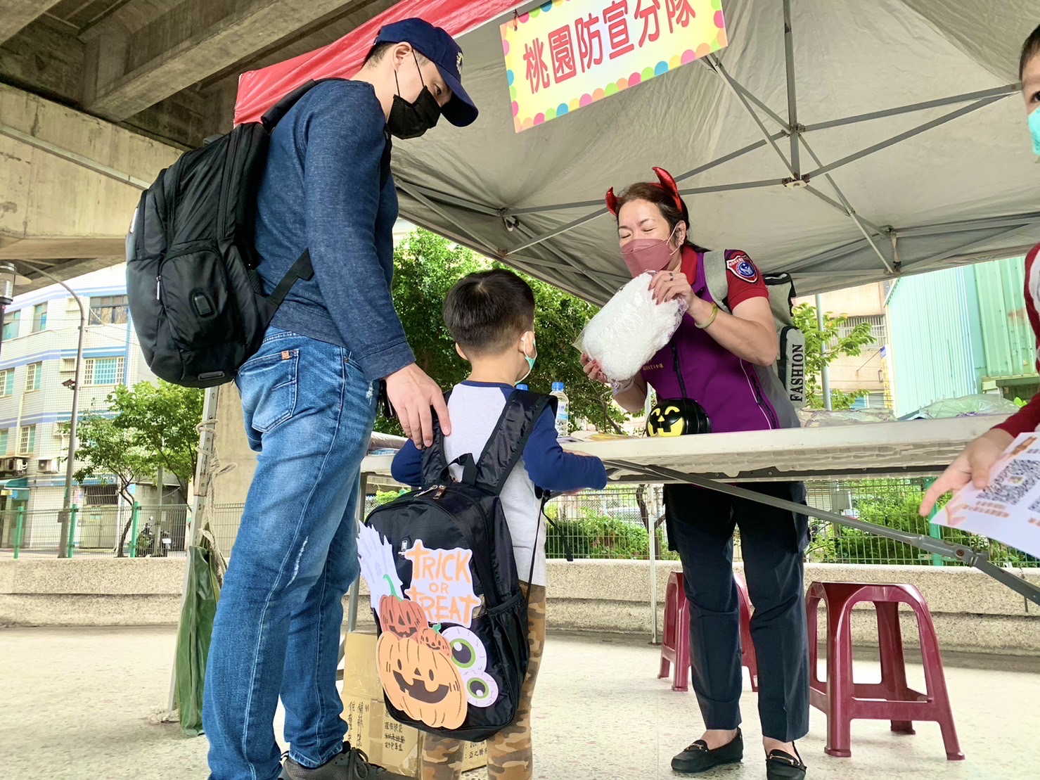 萬聖踩街防災變身派對 中路消防分隊與民同樂宣導知識 S 40272010 0