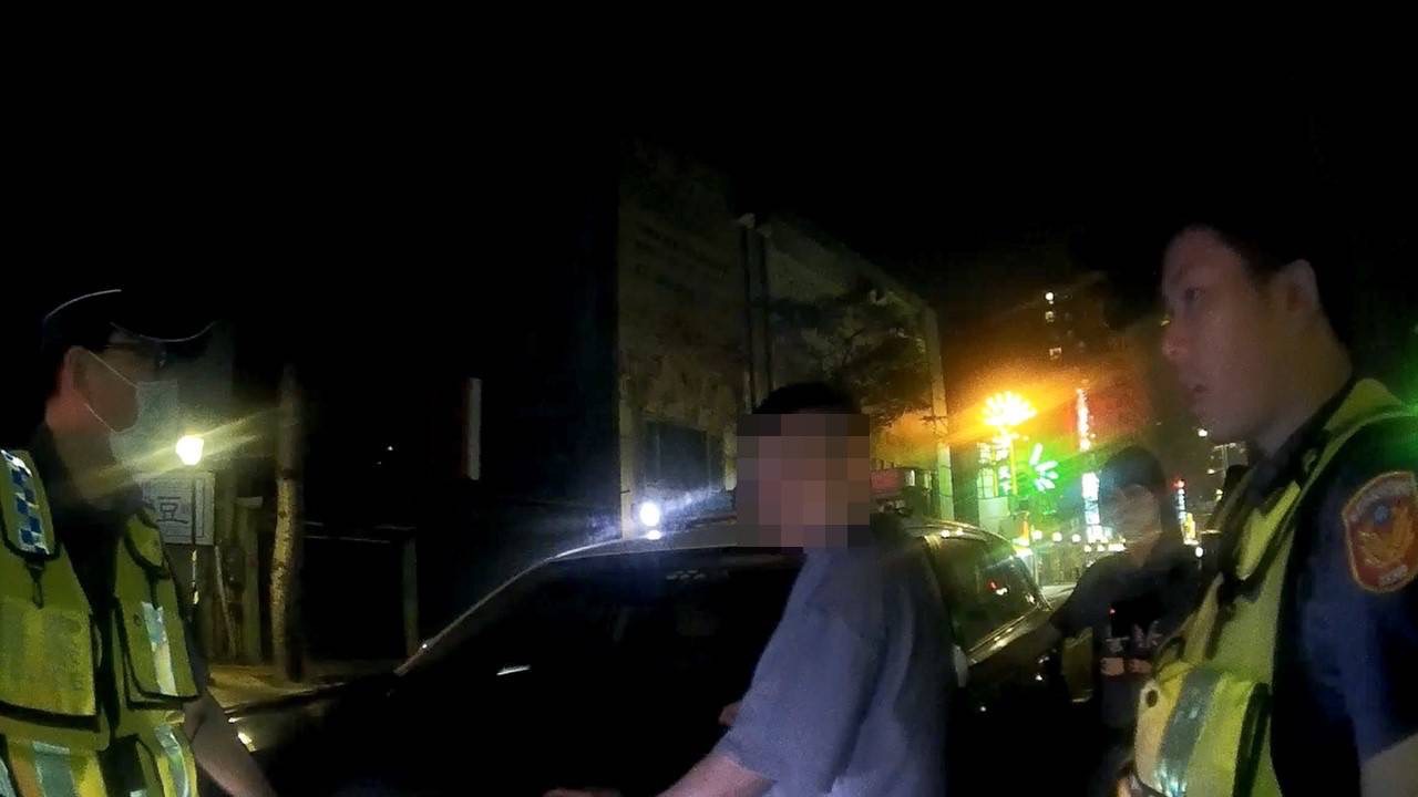 桃警持續取締改裝噪音車 驚見酒駕男車內熟睡 S 6348819