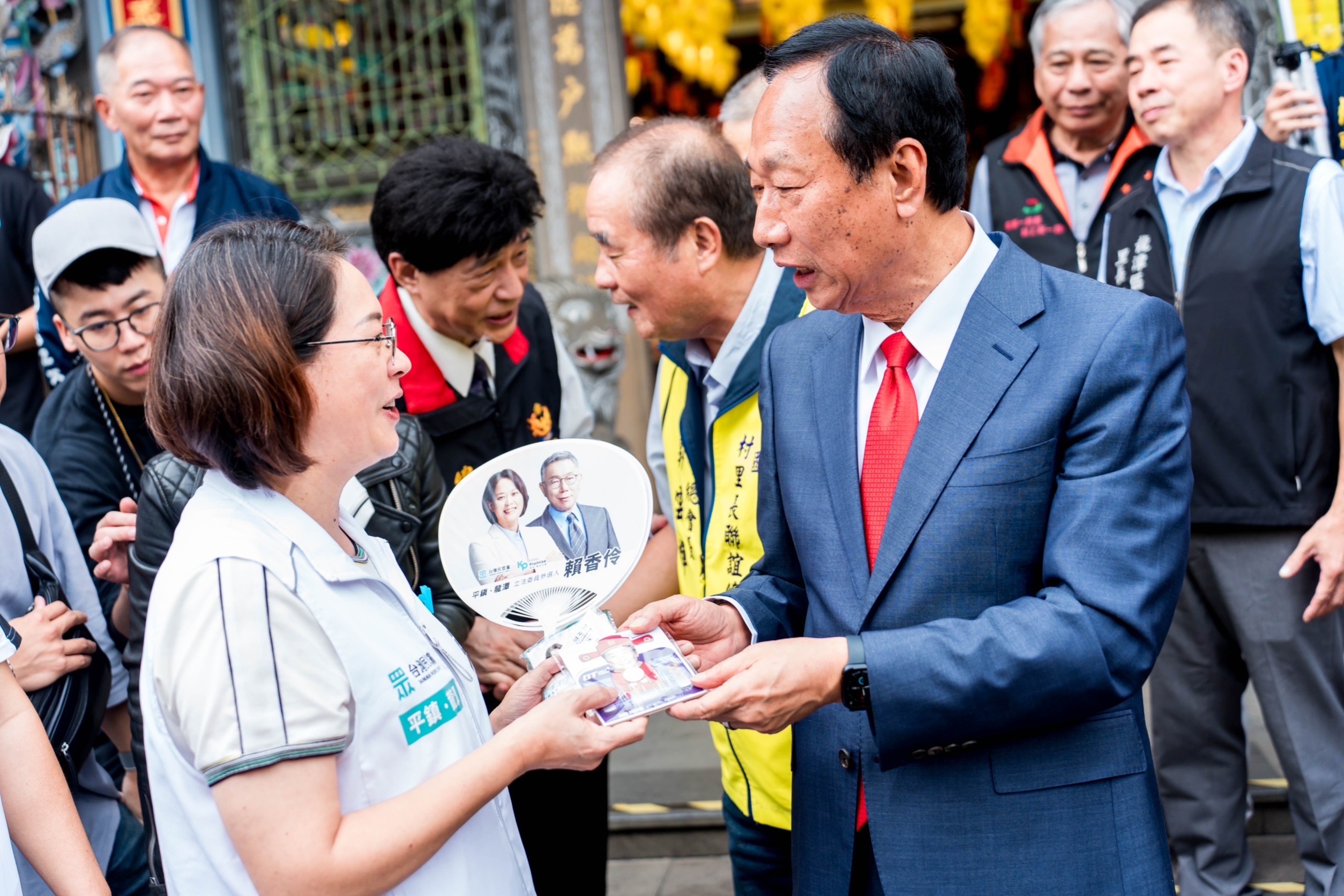 郭台銘赴平鎮褒忠祠義民廟參拜 盼延續蔣經國精神拚經濟 S 76857440