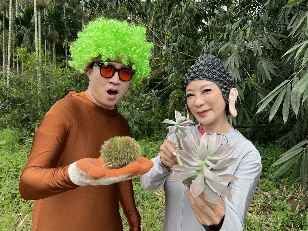 楊繡惠「石蓮花」、張立東「黃金板栗」!站在路邊嚇壞眾人