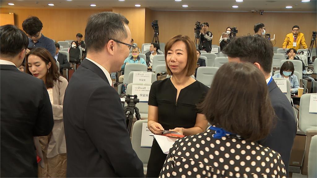 郭台銘風波不斷續神隱 郭曉玲現身活動避而不談