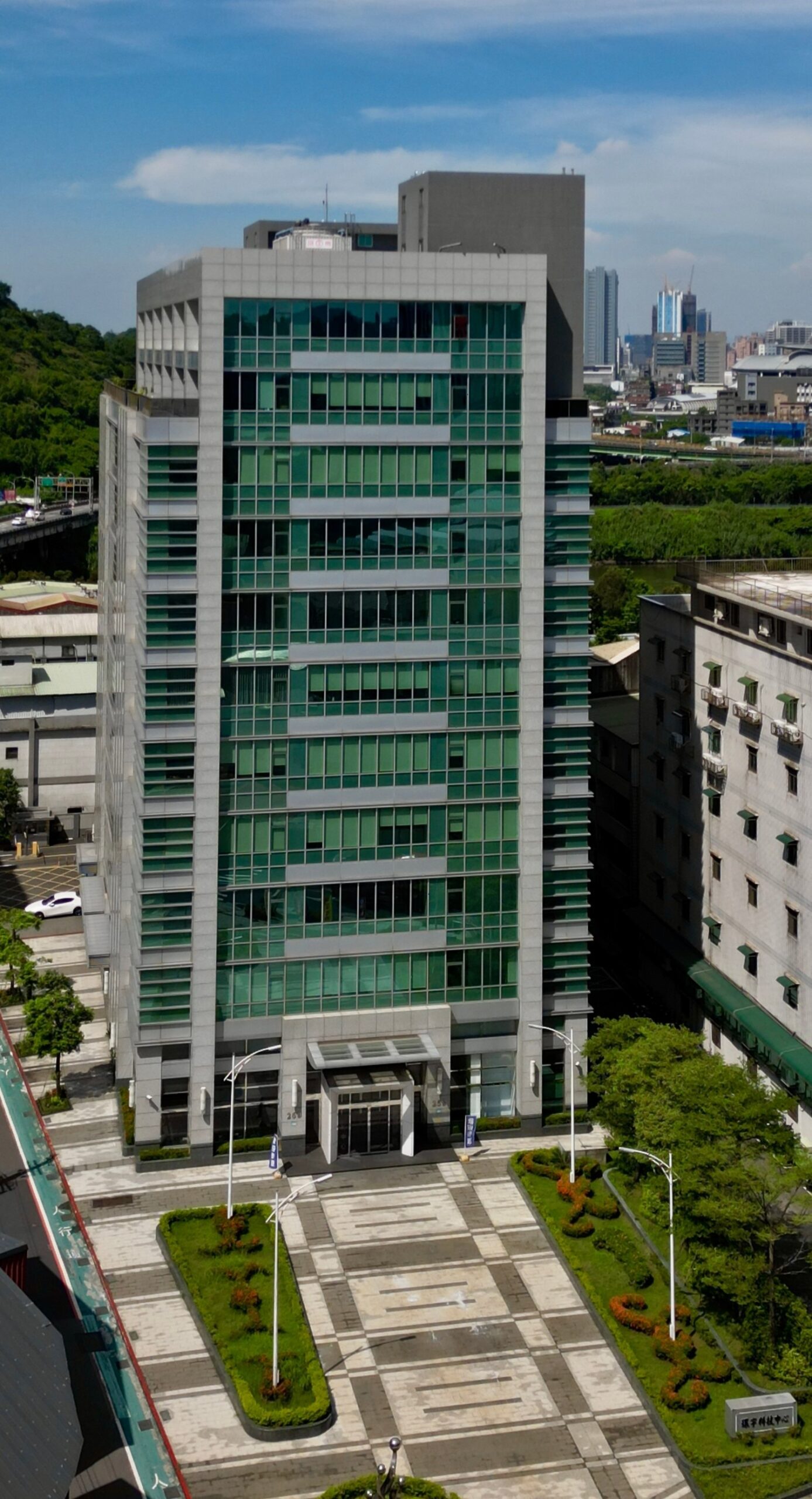 四電一網!搶攻電動輕型載具市場 給客戶更完整的服務 line oa chat 231018 135134 scaled