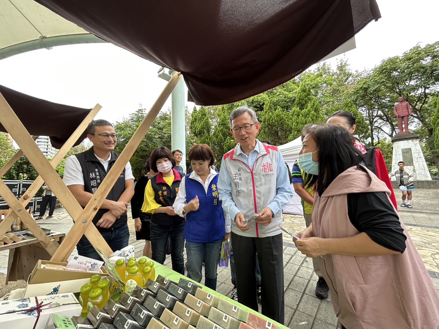 桃市客家文化基金會嗨客青春舞蹈賽 30萬人次參與 副市長王明鉅、客家文化基金會執行長及貴賓一同逛嗨客市集 0