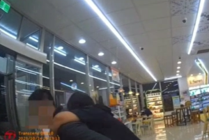 男急揹女友送醫 蘆竹暖警叩119支援