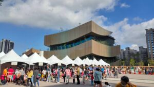 全台最美圖書館迎開幕1周年 桃市圖：入館人次已破423萬