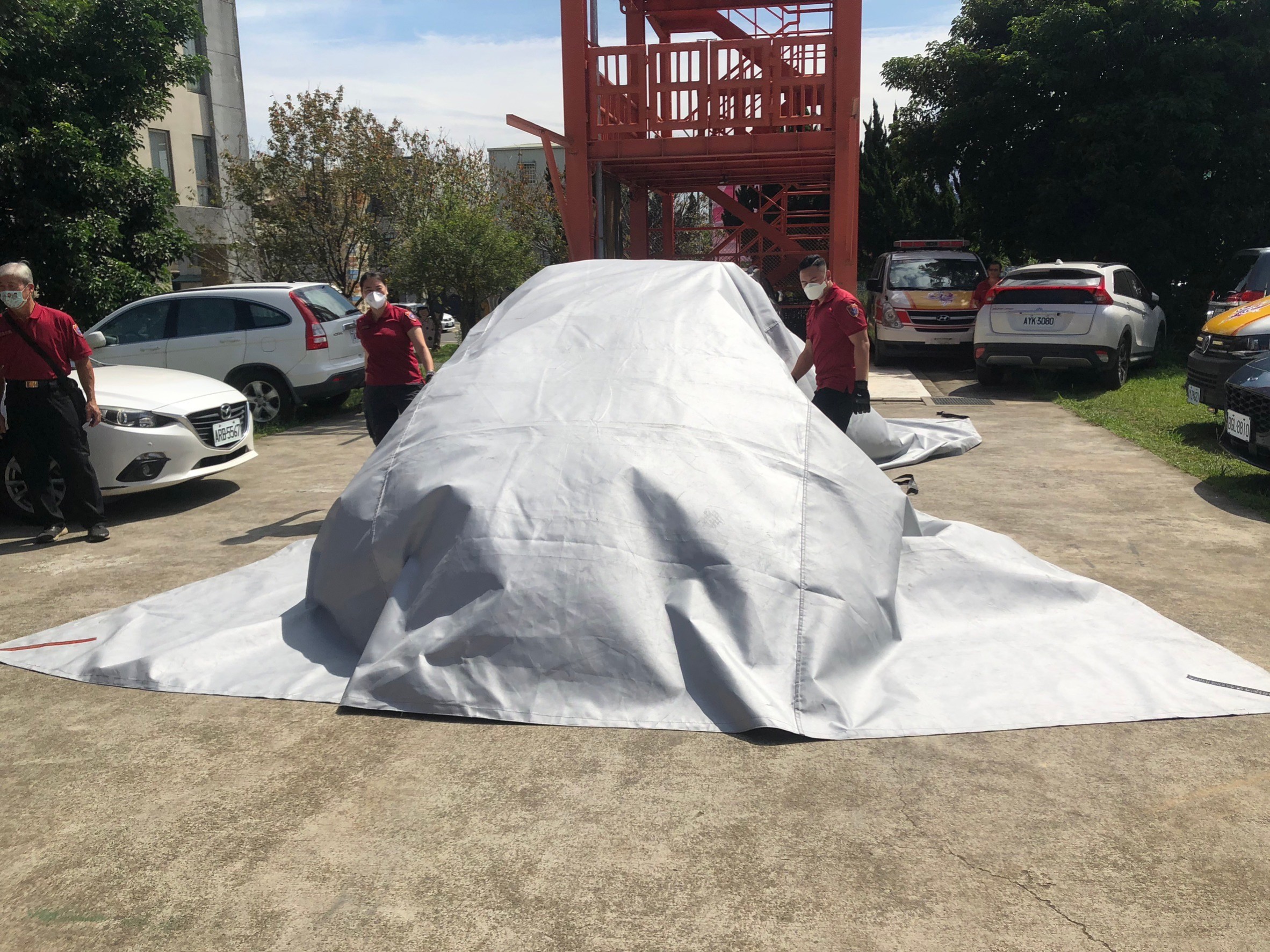 綠電正夯!桃消第四大隊強化電動車火警搶救訓練 電動車用防火毯 0