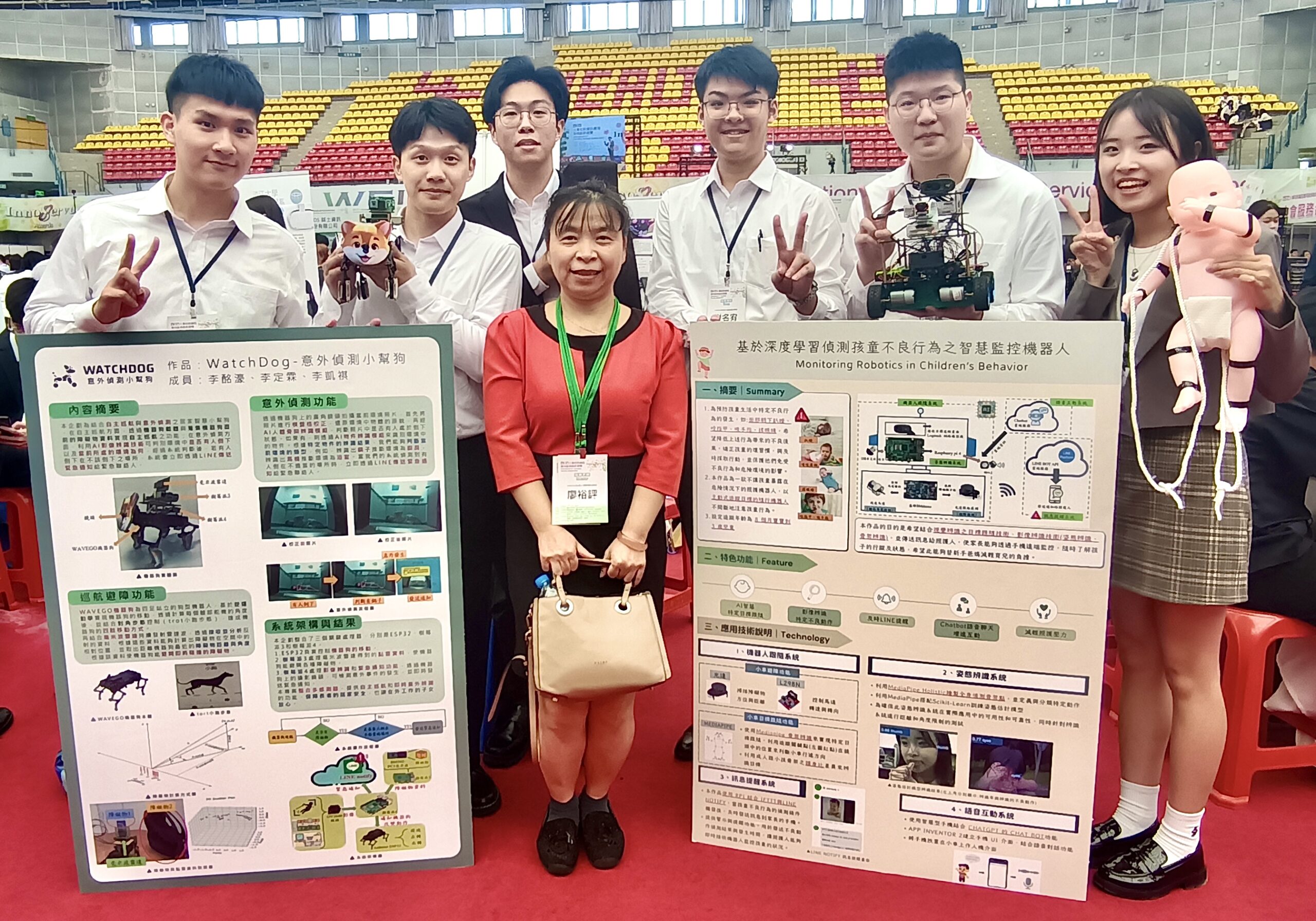 中原大學角逐資訊應用服務創新競賽 連6年奪產學合作組第1名 05 中原電機廖裕評老師圖中指導學生運用科技關心老人與小孩。 scaled